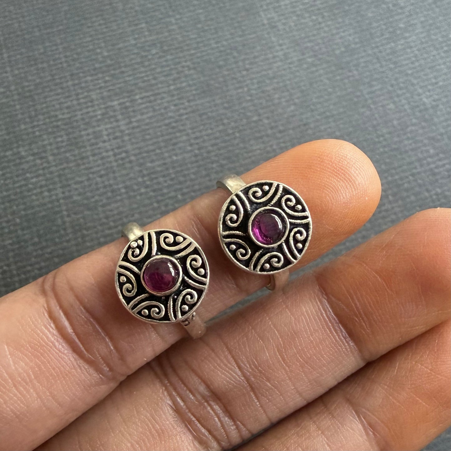 Nakashi Circle Toe Rings