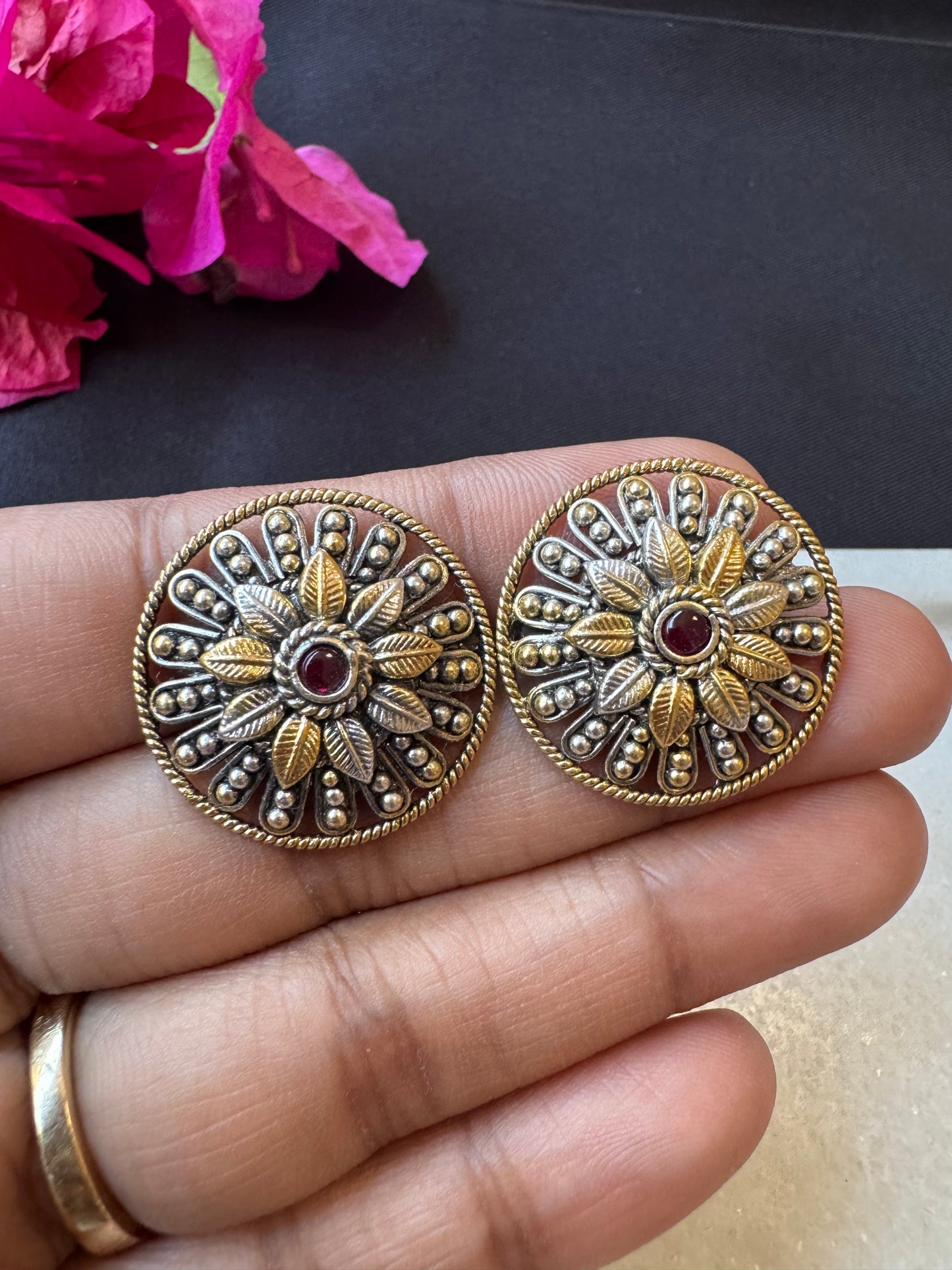 Sonaa Silver Studs