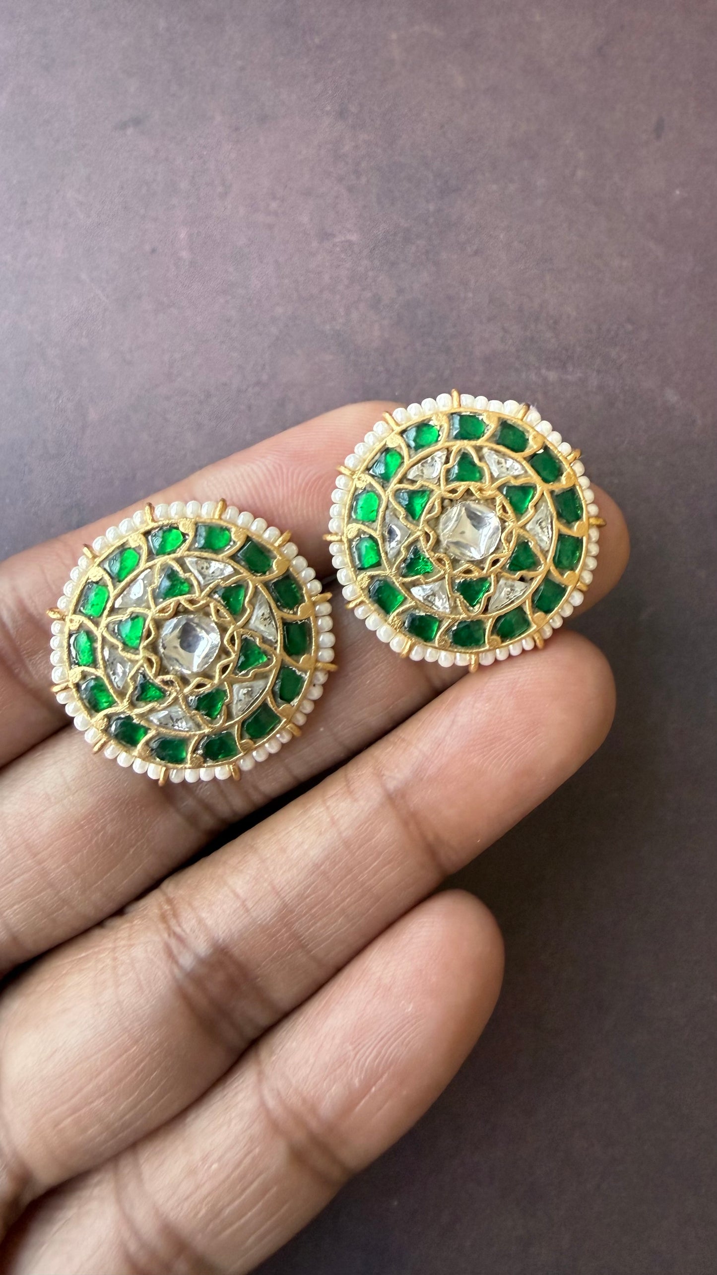 Raani Emerald Kundan Studs