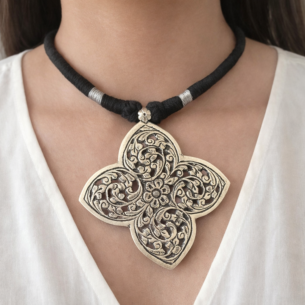 Char Phool Chitai Pendant