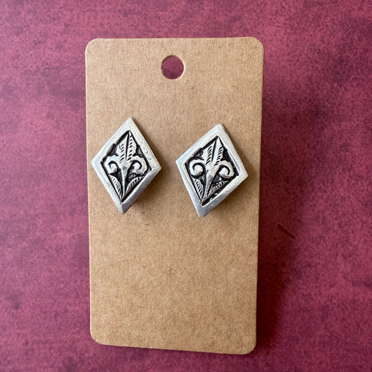 Phool Chitai Studs (diamond)