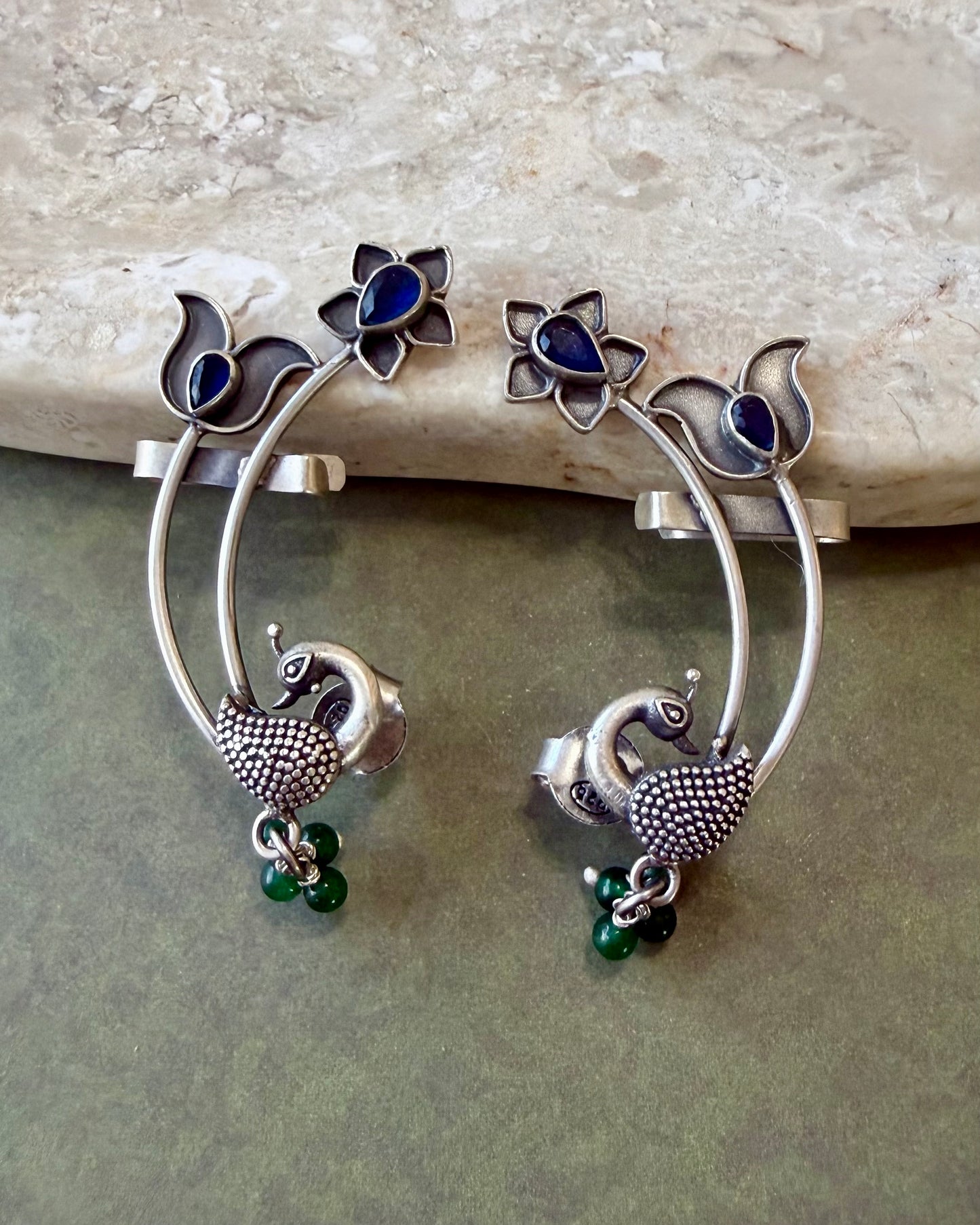 Vana Lotus Arc Ear Cuff