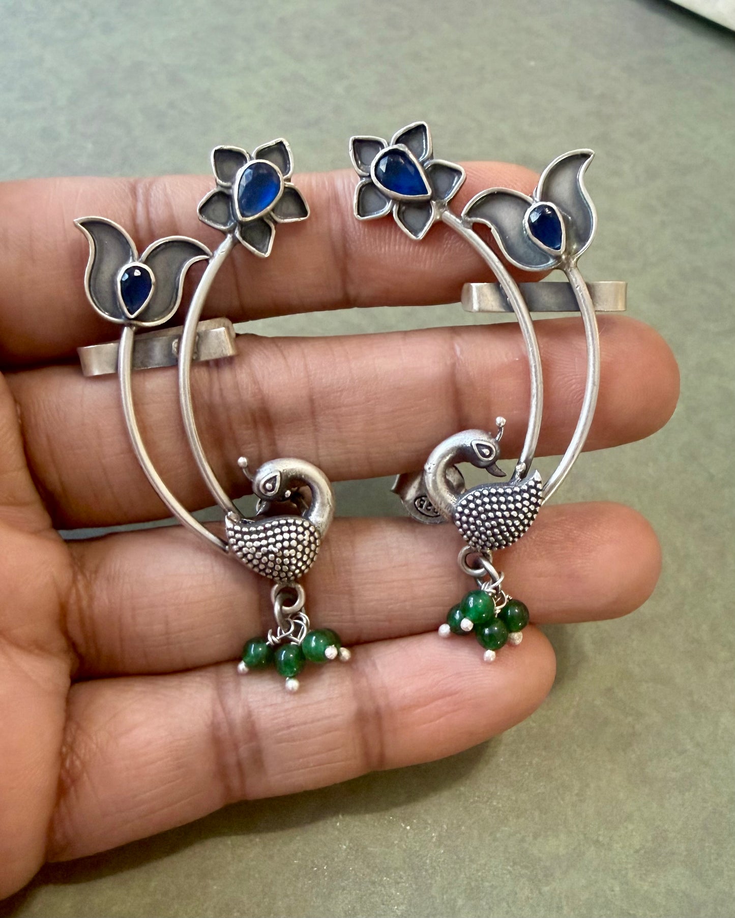 Vana Lotus Arc Ear Cuff