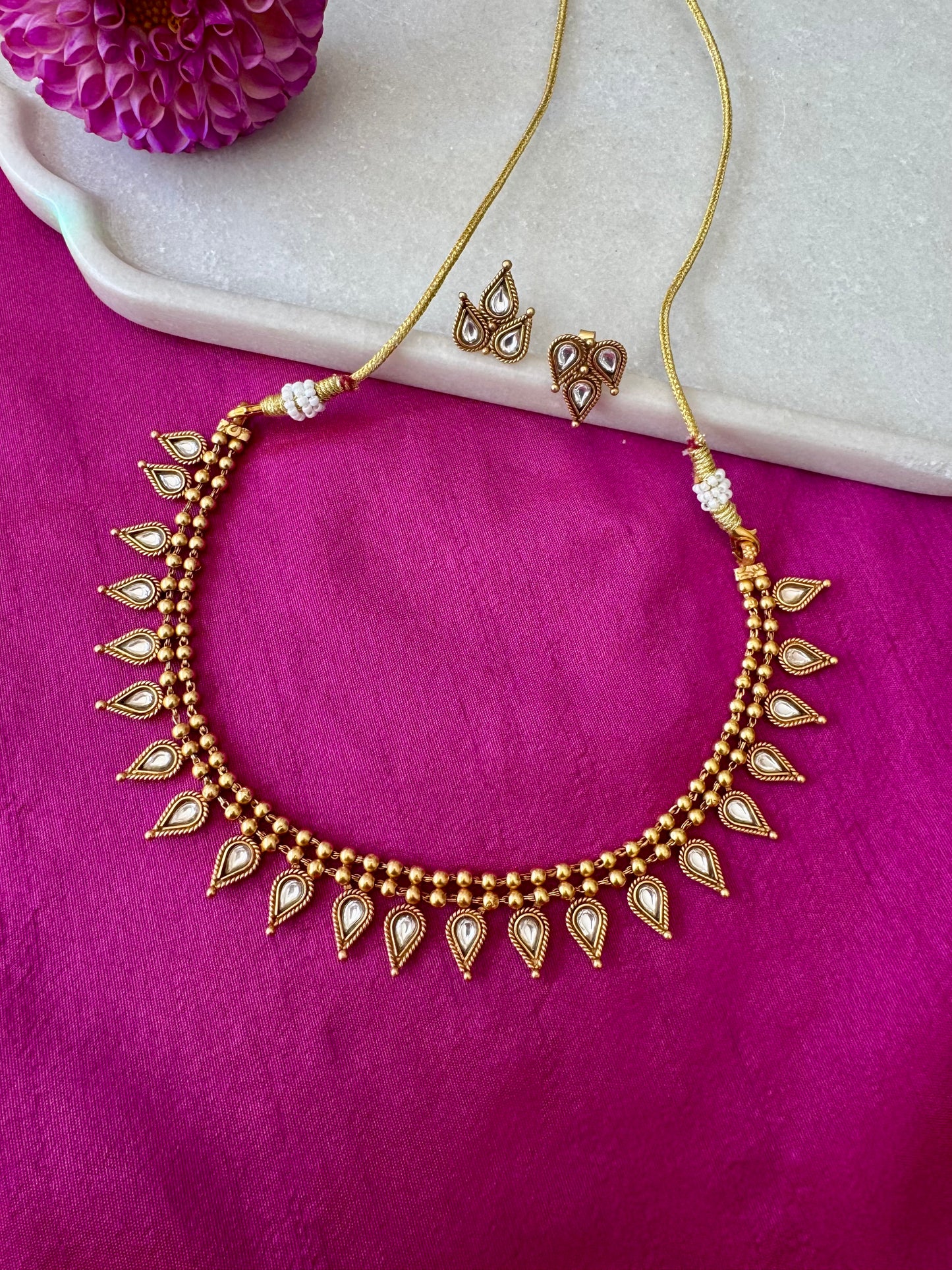 Sunehri Teardrop Set