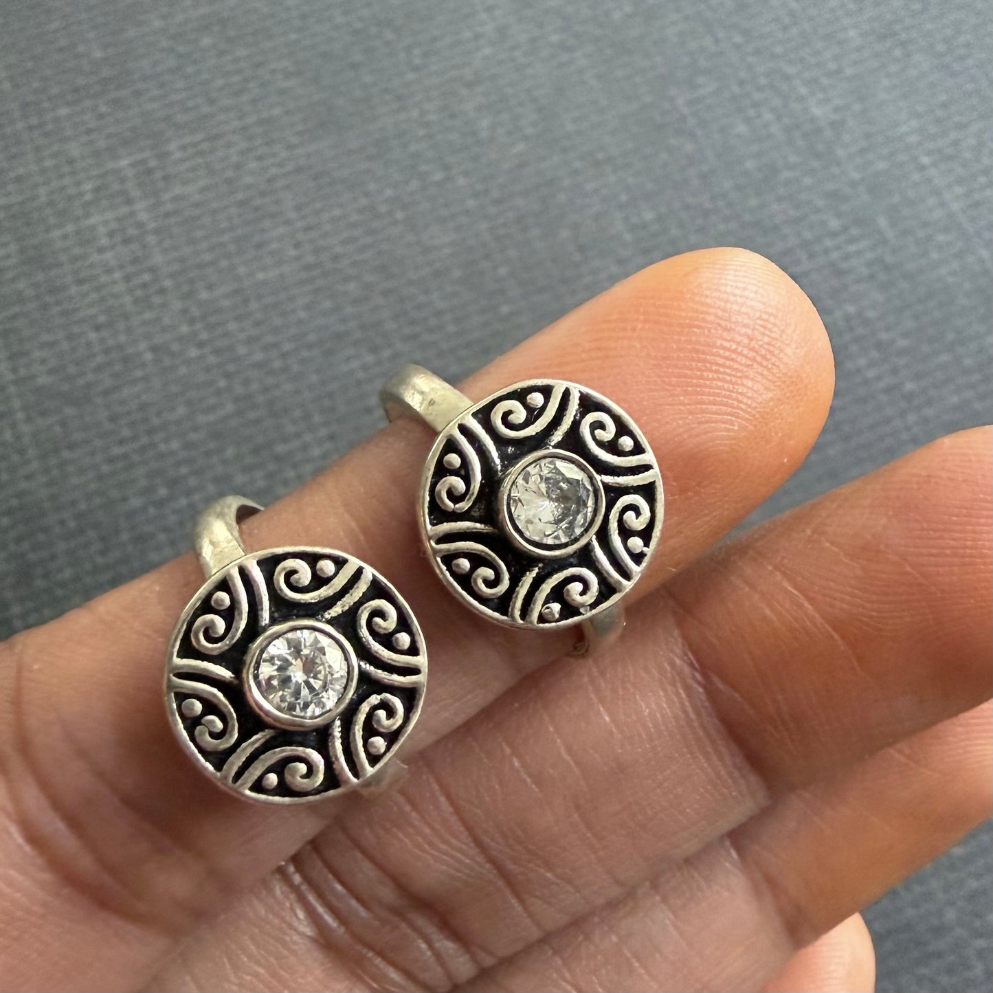 Nakashi Circle Toe Rings