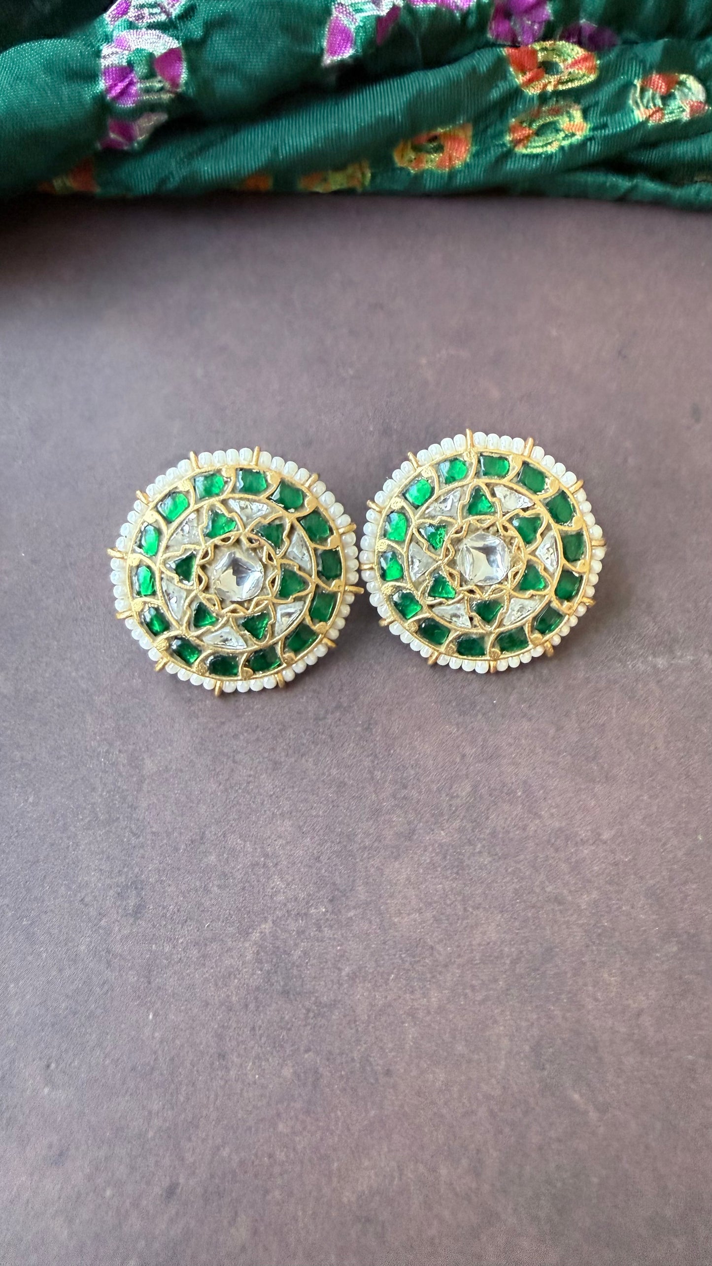 Raani Emerald Kundan Studs