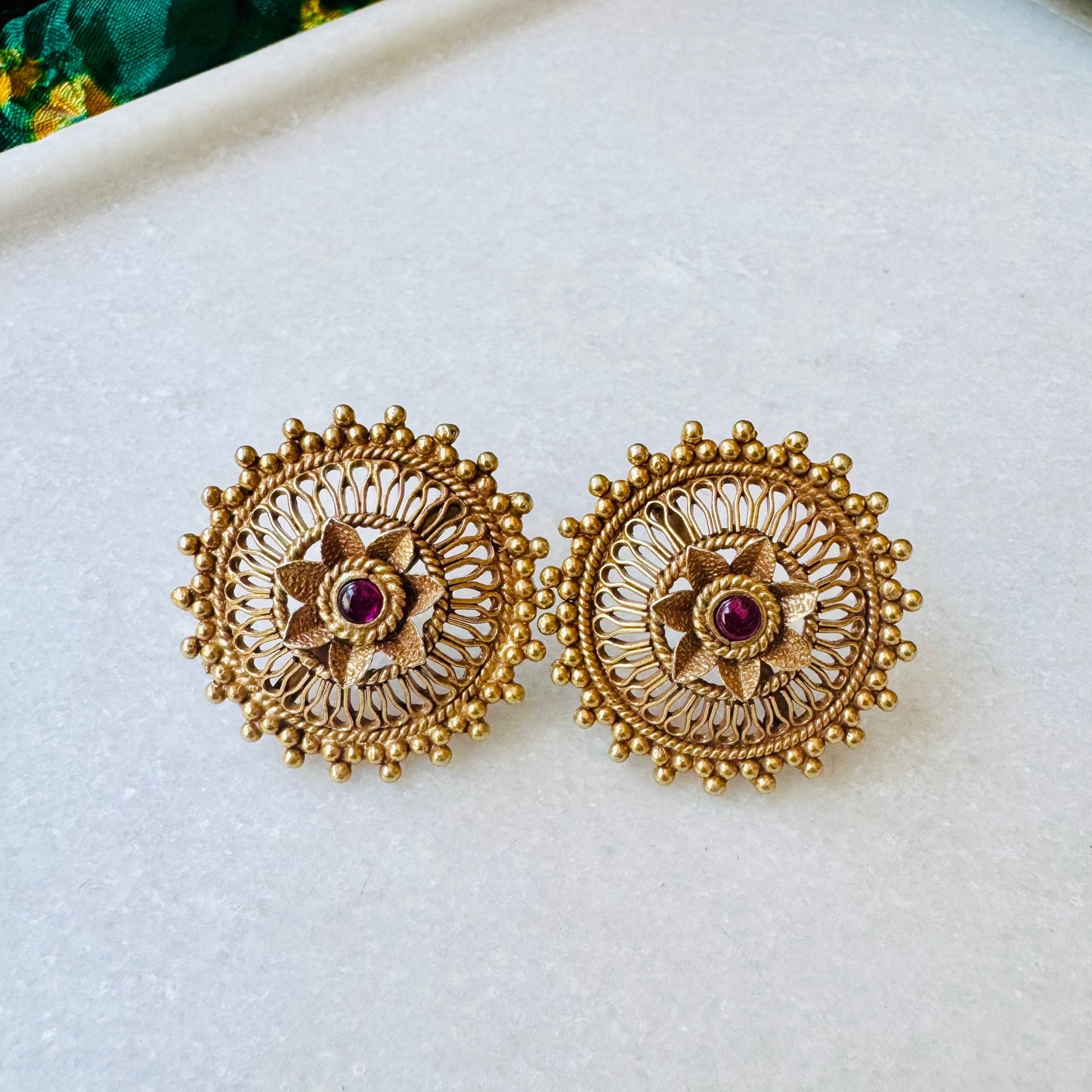 Sonaa studs